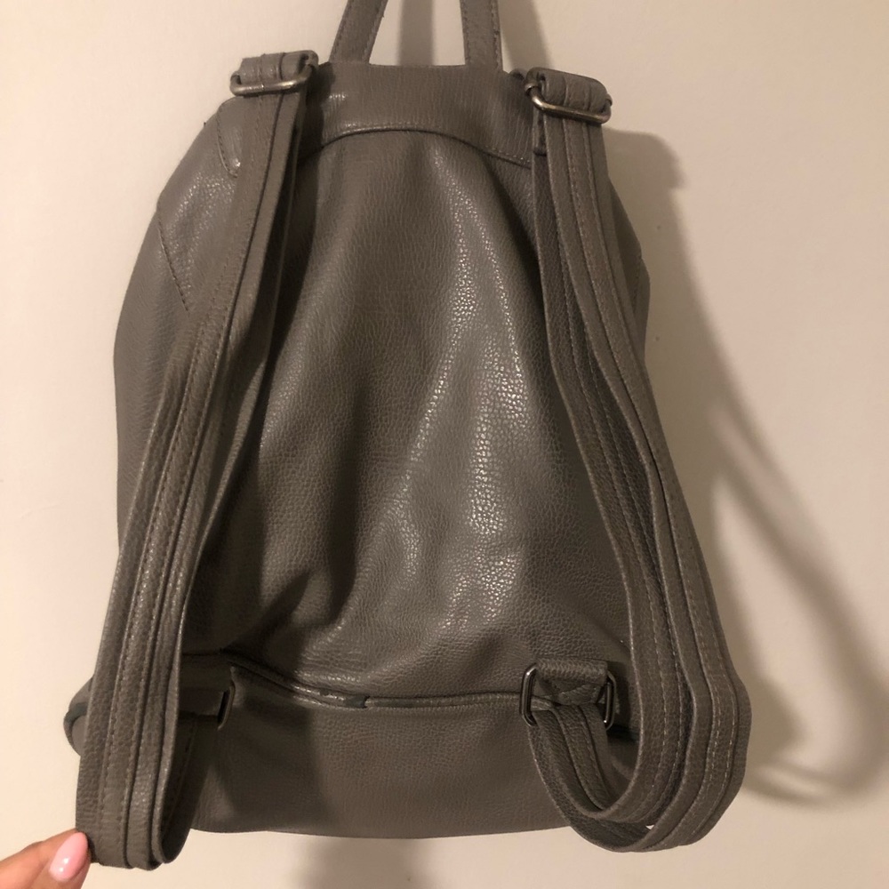 Grey backpack - Picture 2 of 2